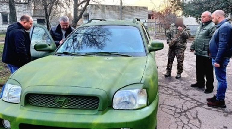 Захисникам передали черговий автомобіль