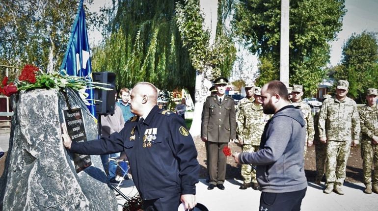 14 жовтня у Біляївці покладуть квіти до пам'ятника захисникам. Концерт скасовано через карантин