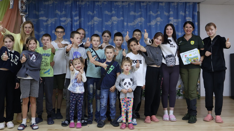 Спілкування та подарунки: волонтерка з Німеччини відвідала Центр реабілітації дітей в Южноукраїнську