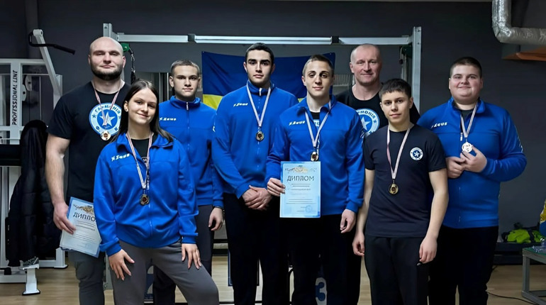 Глухівські пауерліфтери вибороли медалі на обласному чемпіонаті