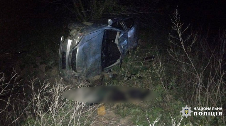 На Черкащині слідчі встановлюють обставини ДТП, у якій травмувались водій та пасажир