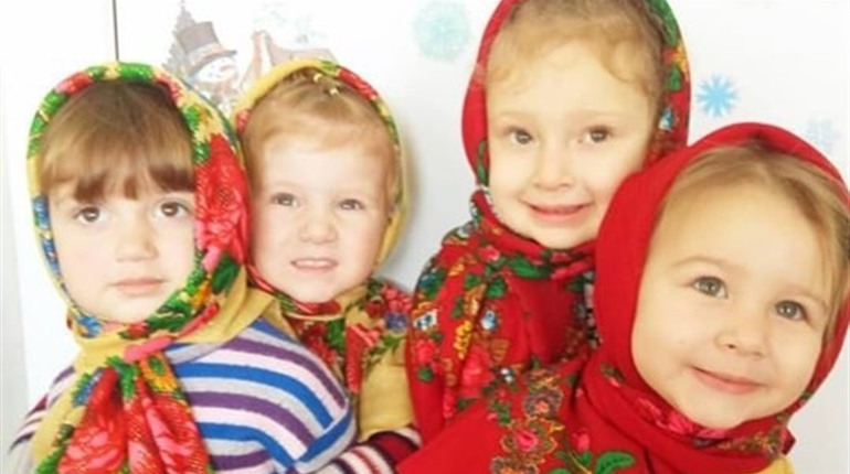 Жительки Кіцманщини активно беруть участь у флеш-мобі до Всесвітнього Дня української хустки