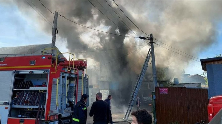 У Фастові на СТО сталася пожежа: згорів автомобіль