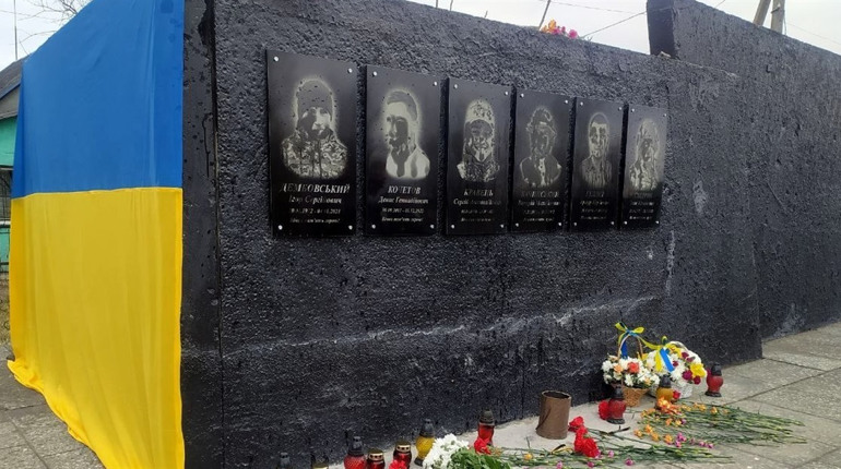 У Рафалівці відбувся мітинг-реквієм, присвячений загиблим Героям. Відкрито пам'ятні дошки