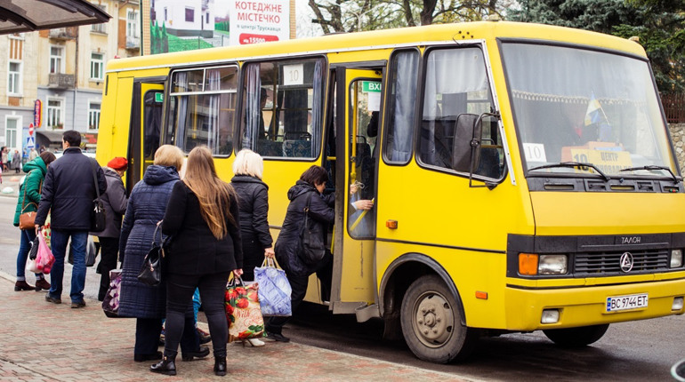 На Великдень містом Городок курсуватиме громадський транспорт. З котрої по котру годину