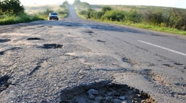 Відремонтованих доріг на Городоччині побільшає. Планують придбати дев’ять тисяч тонн спецсуміші