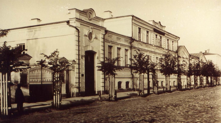 Історія медзакладів Глухова з 18 століття і донині. Перша богадільня міста й безоплатна лікарня