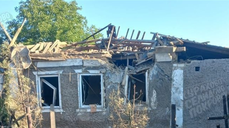 Російські окупанти обстріляли селища Гірник та Гостре. Влучили в приватний сектор
