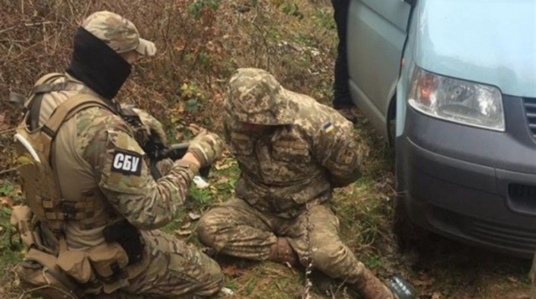 Суд покарав військового та спільників, які торгували вибухівкою. Їх розкрили СБУ-шники з Вараша