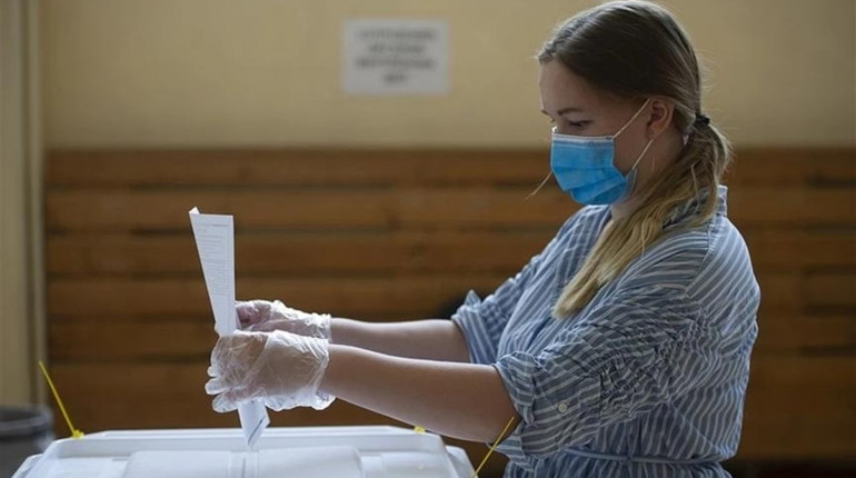 Без дітей і зі своєю ручкою: як рекомендують проводити місцеві вибори під час карантину