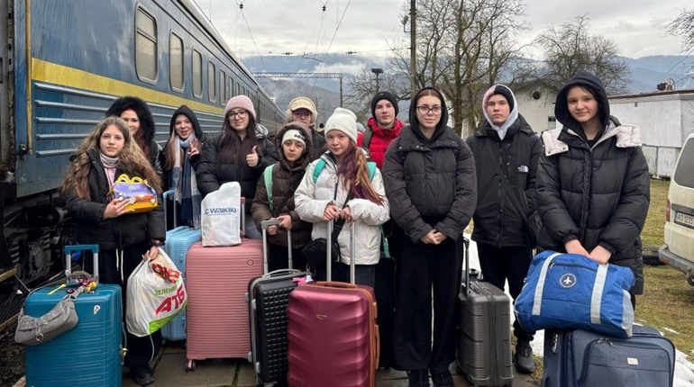 Група дітей з Херсонщини вирушила на оздоровлення до Закарпаття