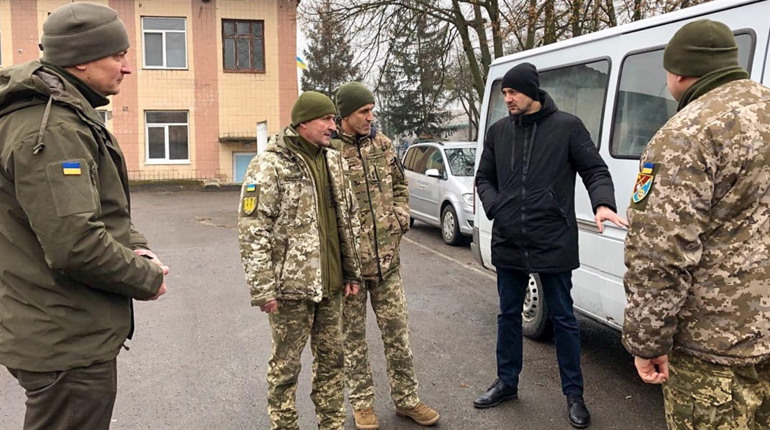Багатодітний батько з Сарненщини придбав автівку для військових