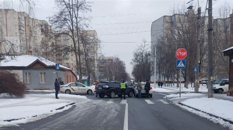 Потрійна ДТП на перехресті вул. Софії Русової та П’ятницької