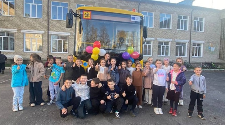 Немовицька громада отримала новий шкільний автобус
