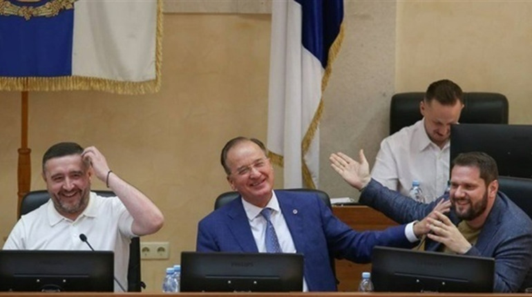 Бронювати охоронців приватних фірм, а не працівників швидкої: голосування депутатів Одеської облради