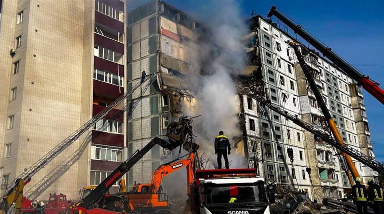 В Умані росіяни влучили крилатими ракетами в житловий будинок і склади. Оновлюється