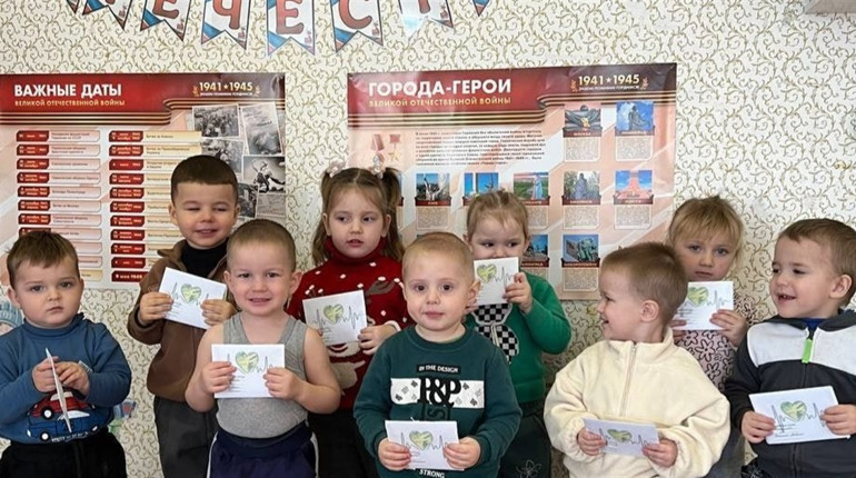У Таврійську окупанти змушують дітей ясельного віку писати листи російським бойовикам