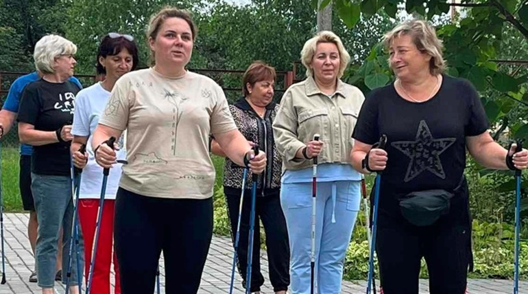 У Фастові стартували безкоштовні заняття зі скандинавської ходьби для людей віком 45+