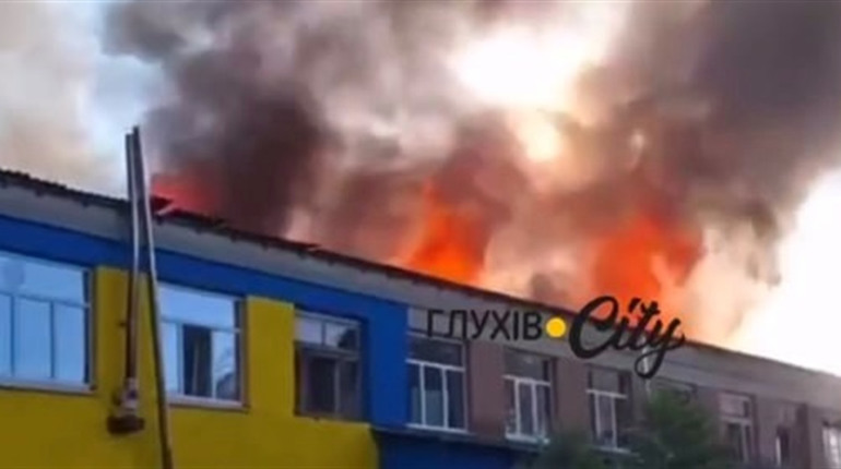 Росіяни вдарили ФПВ-дронами по Будинку культури в Есмані