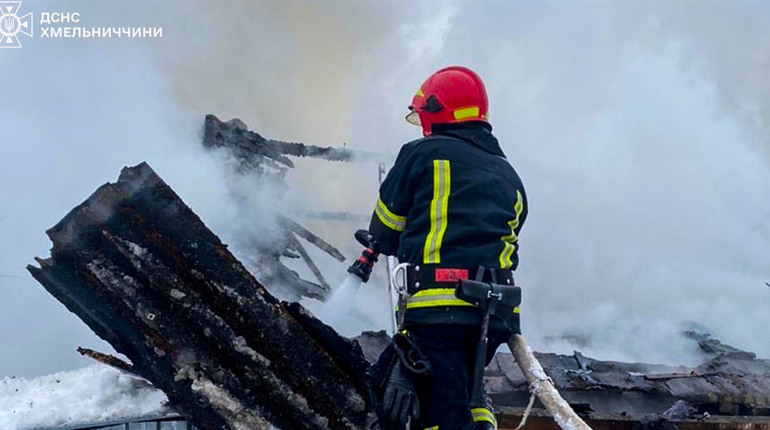 Сьома пожежа з початку року: у Чорниводах через несправну піч ледь не згорів будинок