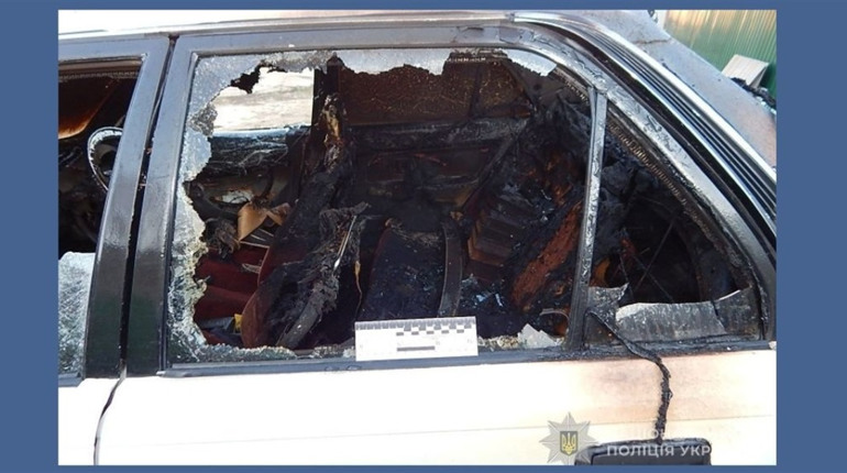 Помста: у Великодальницькій громаді чоловік спалив авто знайомого через образи