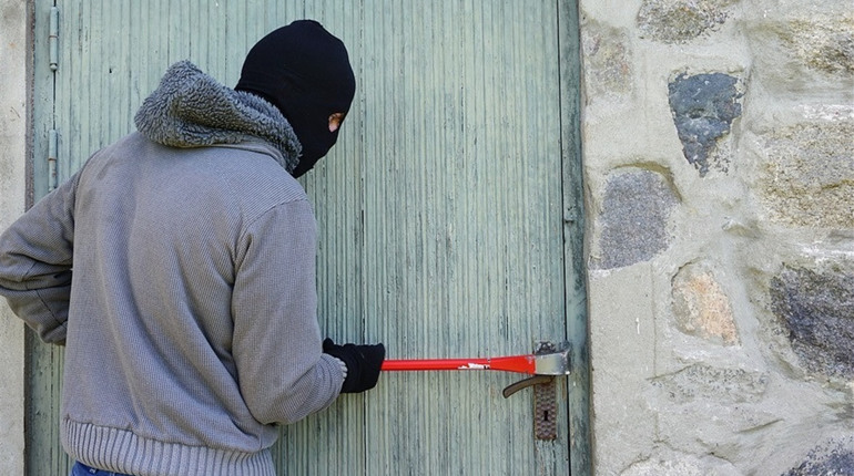 Усатівські правоохоронці арештували іноземця, який обкрадав місцевих жителів