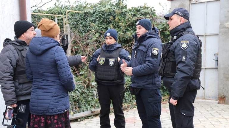На Херсонщині поліцейські евакуюють дітей з населених пунктів, що перебувають в зоні обстрілів