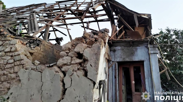 Протягом доби на Миколаївщині рашисти зруйнували 17 приватних будинків та амбулаторію