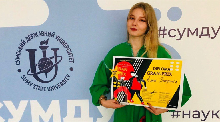 Вокалістка з Глухова виборола Гран-прі міжнародного конкурсу потужною патріотичною піснею