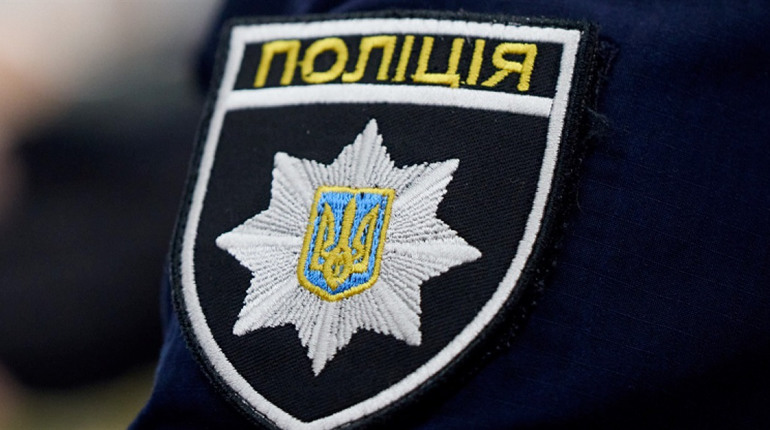 На Переяславщині чоловік вдарив ножем свого односельця: хроніка поліції