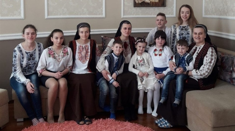  У фотоконкурсі від Чортків.City та магазину  «Вишиванка»  перемогли  діти із сиротинця