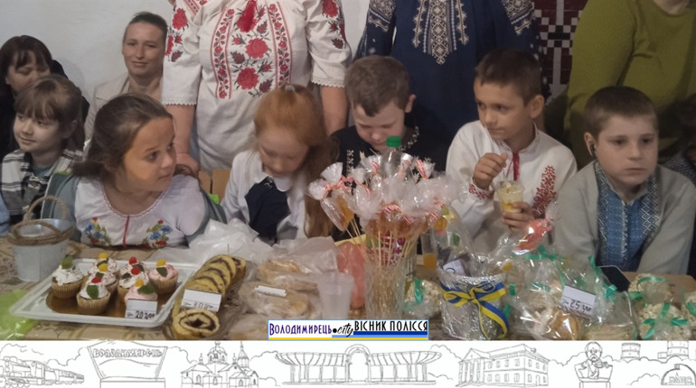 «Шалене чаювання»: у Біленському ліцеї зібрали кошти для воїнів-односельців