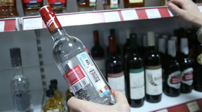Суд оштрафував глухівчанина за крадіжку горілки з «Продуктової хатки»