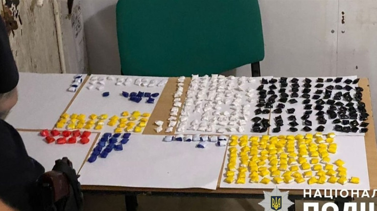 Віз наркотики у Херсон: на блокпосту затримали жителя Миколаєва з «товаром» на 200 тисяч гривень