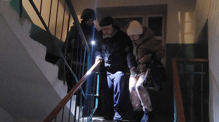 Нічна атака на Шосткинщину: рятувальники евакуювали мешканців багатоповерхівки