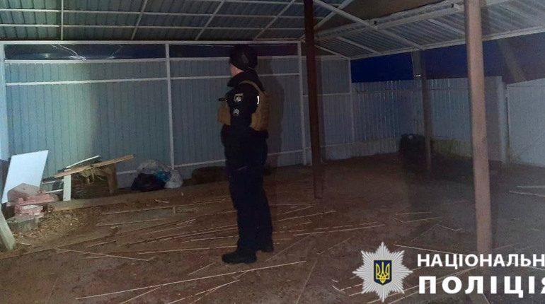 На Київщині уламками БпЛА пошкоджені будинок та паркан