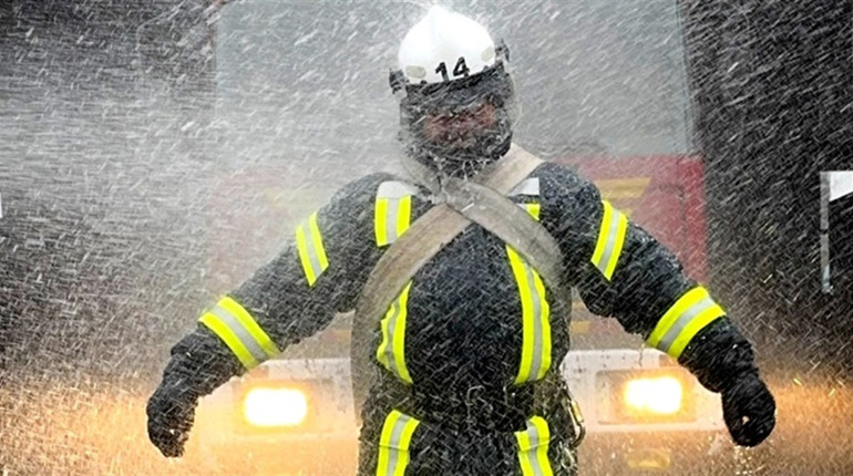 Рятувальники водою і сиренами провели на пенсію колегу з міста Теплодар