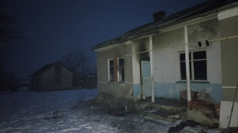В одному із сіл Городоччини горів житловий будинок. Причина пожежі — необережність під час паління