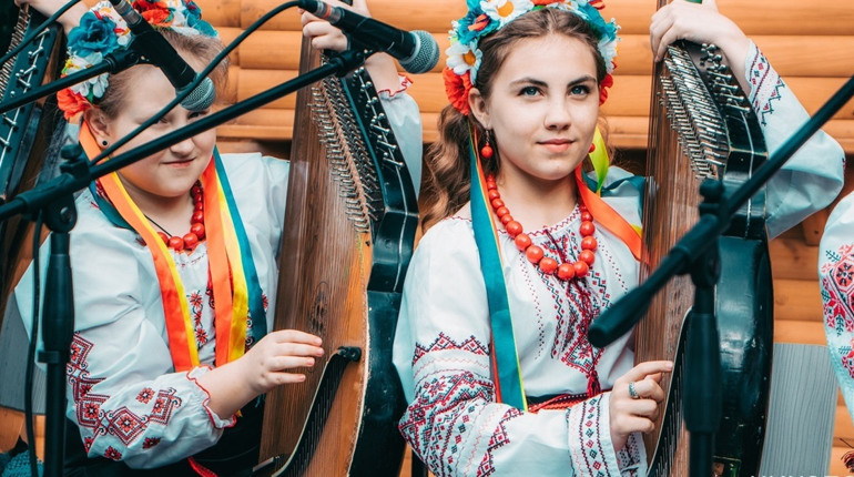 День вишиванки: Франко-модник, вишивка хрестиком. Дізнайся про цікаві факти вишивки і вишивання