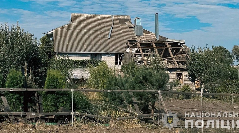 Росіяни вдарили двома КАБами по маленькому селу в Шалигинській громаді