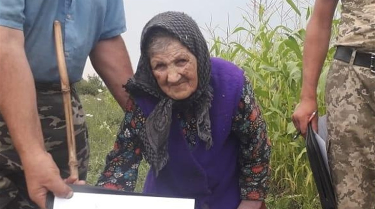 На Славутчині 88-річна бабуся майже півтори доби блукала в кукурудзяних полях