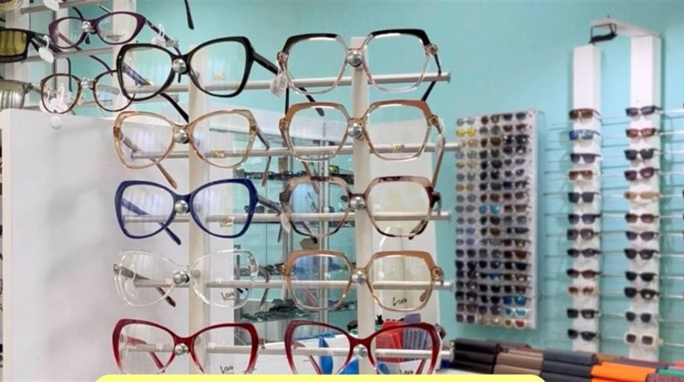 У Жовтих Водах працює магазин "Svit optics". Тут великий асортимент, найстильніші та якісні окуляри