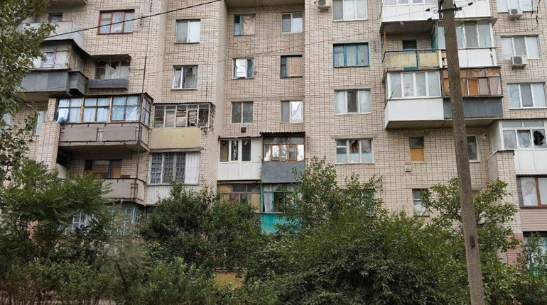 Ворог з ночі атакує Херсонщину, наразі відомо про 4 поранених жінок