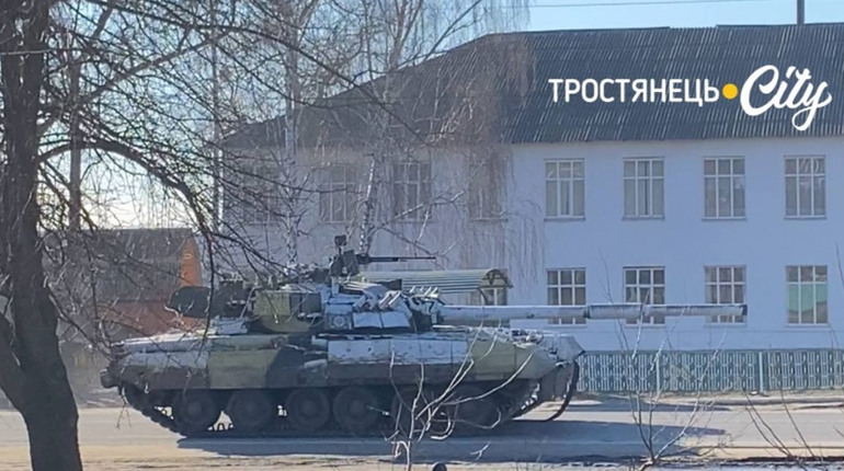 “Я точно памʼятаю, як світило сонечко”. Як два роки тому у Тростянець прийшла велика війна