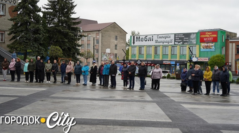 У Городку вшанували пам'ять Героя Андрія Жука: на центральній площі звучала історія його життя