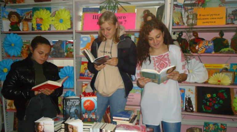 Нижньосірогозці стали більше читати: для селищної книгарні придбали 90 примірників книг