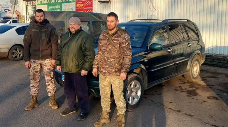 Жителі громади на Сарненщині придбали авто для односельця-захисника