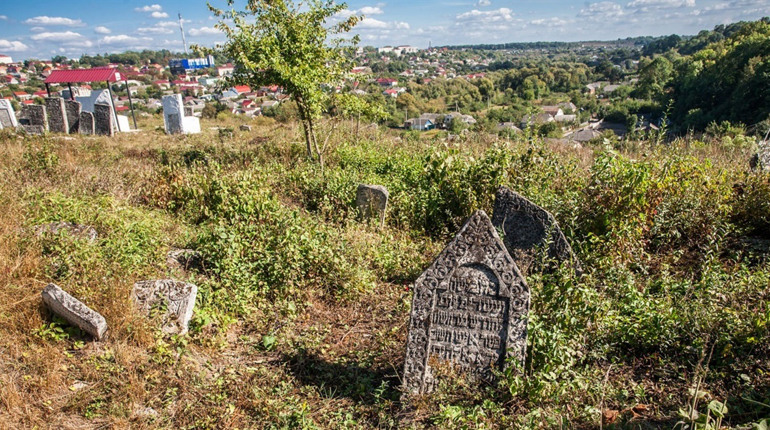 Новий пам’ятний знак на єврейському кладовищі у Городку. Що про це відомо