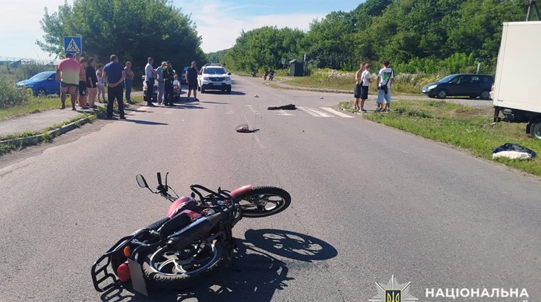 Поблизу Кременчуків зіткнулися мотоцикл і вантажівка: постраждав 16-річний хлопець