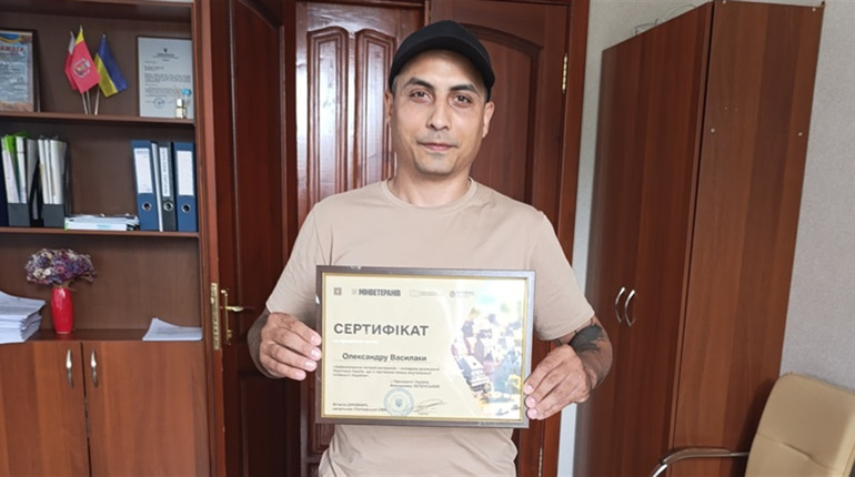 Ветеран війни Олександр Василаки із Гадяча отримав житловий сертифікат за державною програмою